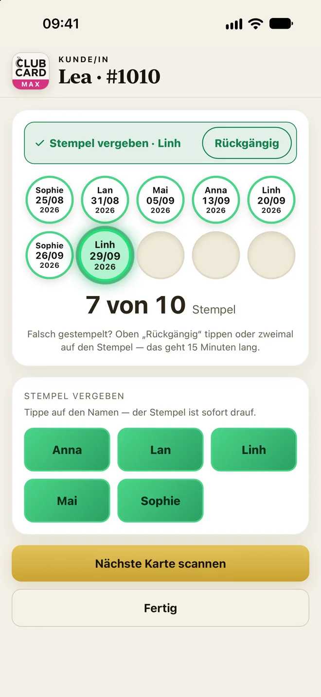 Ausschnitt aus der App: Leas Karte mit 7 von 10 Stempeln, der neueste von Linh am 29/09/2026. Darüber die Zeile „Stempel vergeben · Linh“ mit dem Knopf „Rückgängig“, darunter der Hinweis, dass das 15 Minuten lang geht.